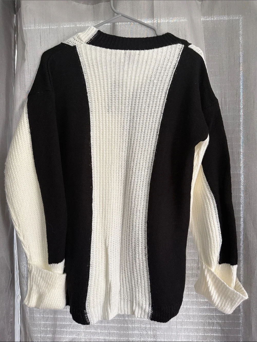 Boohoo Black & White V‑Neck Colorblock Knit Sweater